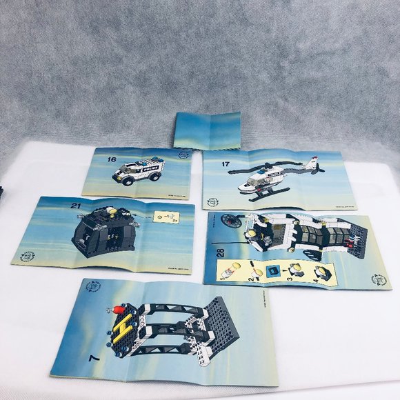 Lego City 7237 Police Station with Light-Up Minifigure - Instructions Booklets - Picture 2 of 2